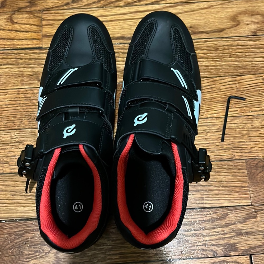 PELETON SHOES BARELY WORN SIZE 41 (mens= 8 womens = 10) KEY INCLUDED